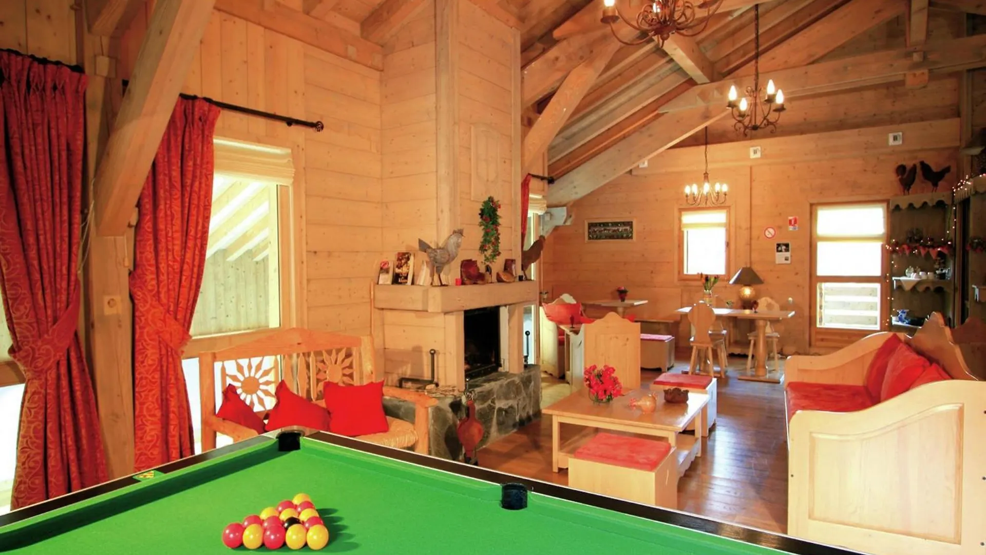 Attractive Apartment With A Balcony In Le Grand Massif サモエンヌ 0*,  フランス